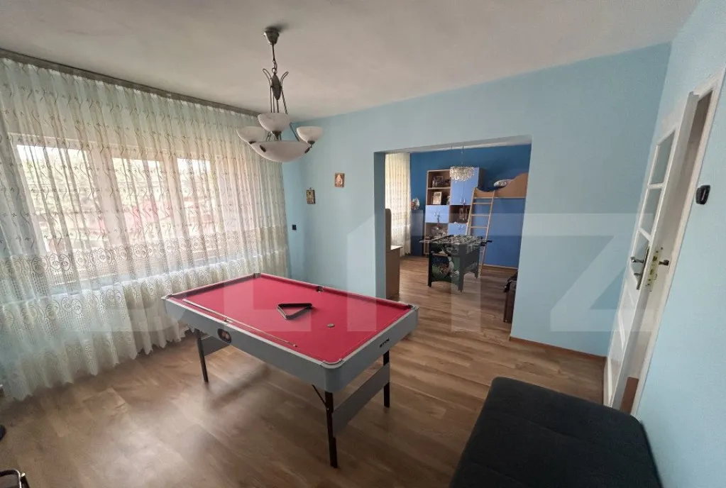 Casa cu 4 camere zona Rogerius