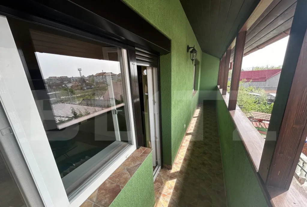 Casa cu 4 camere zona Rogerius