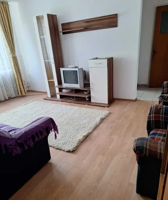 3 camere Titan- Piata Trapezului langa metrou