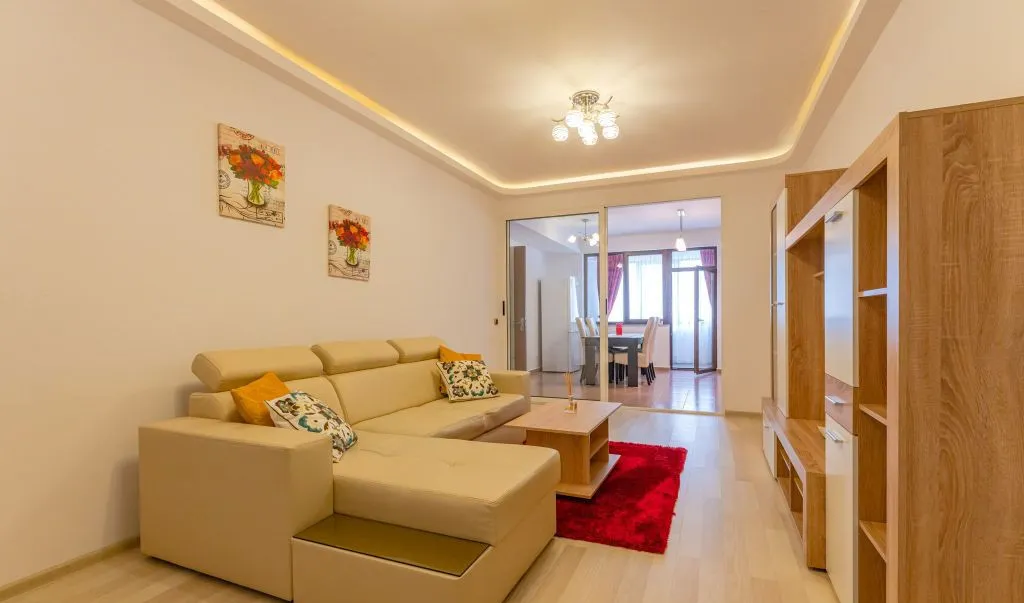 Apartament 3 camere in Tractorul 83 mp utili loc de p