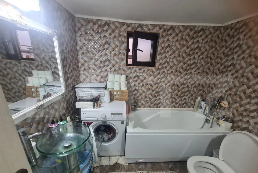 Casa de vanzare cu 2 camere 54 mp zona Smardan