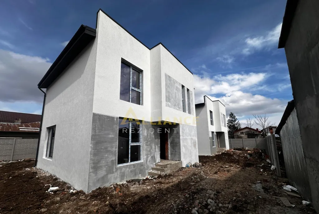 Vila 5 camere 3 bai Teren 300 mp