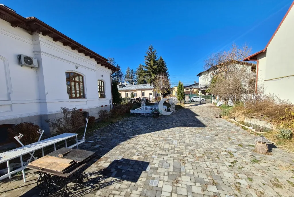 Vila cu piscina teren generos si potential multifunctional