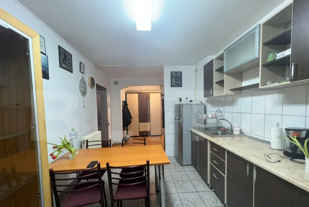 Apartament de 3 camere decomandat parcare zona Sigma
