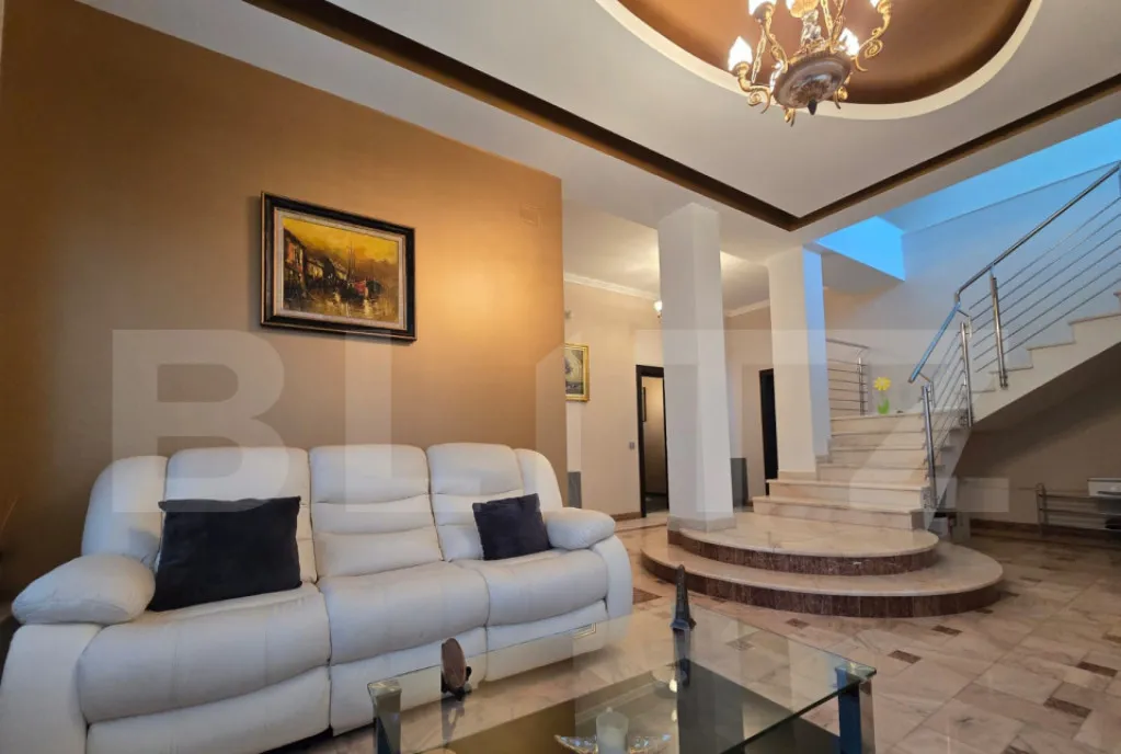 Vile cu piscina exclusivista de vanzare in zona Grand Hote