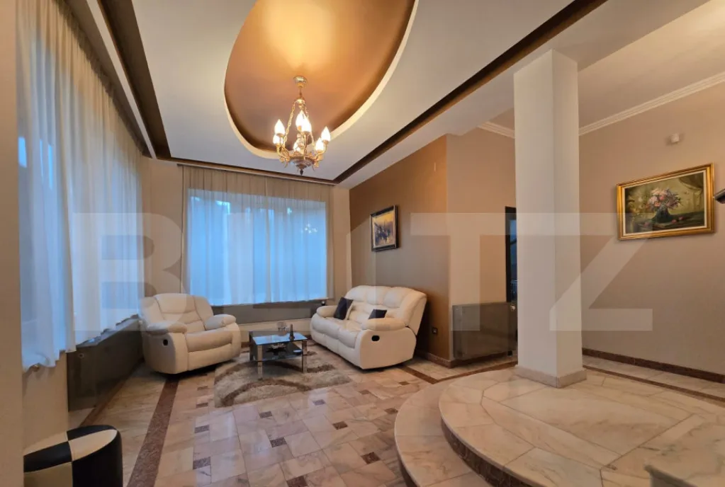 Vile cu piscina exclusivista de vanzare in zona Grand Hote