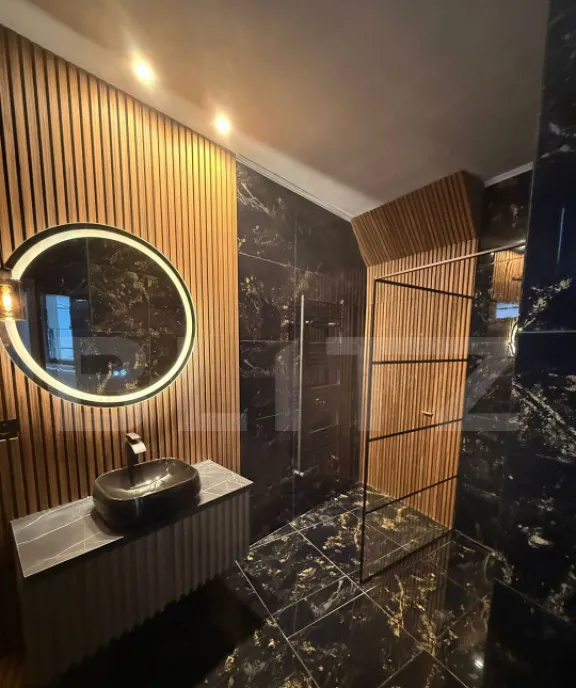 Garsoniera de vanzare 42 mp Ultra Central Renovata Zona