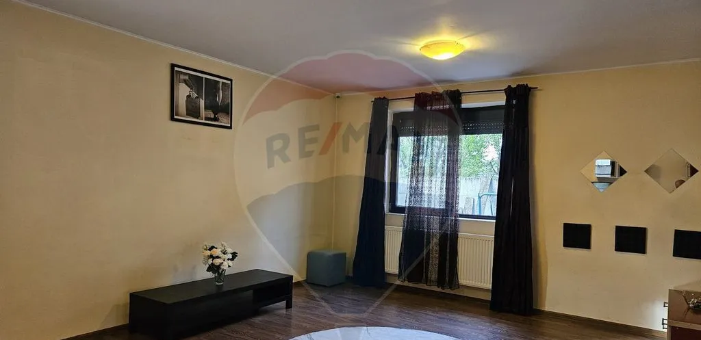 Casa / Vila cu 4 camere de vanzare Dragomiresti Vale