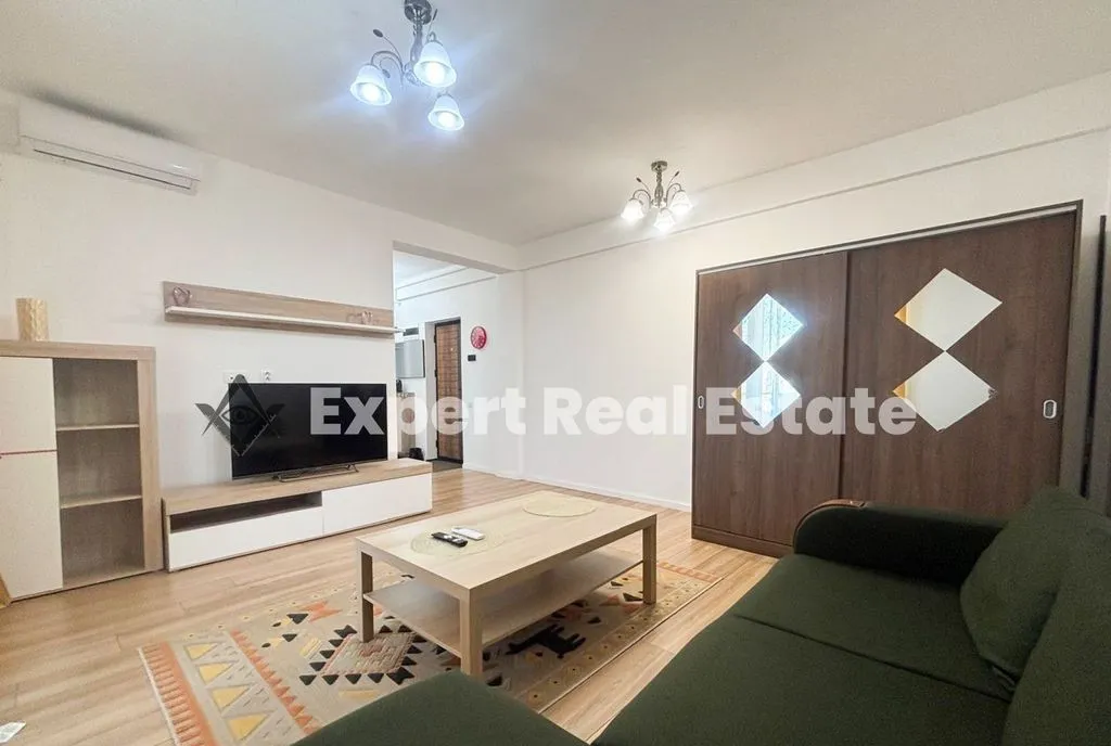 Apartament spatios 3 camere curte 40MP rezidential co