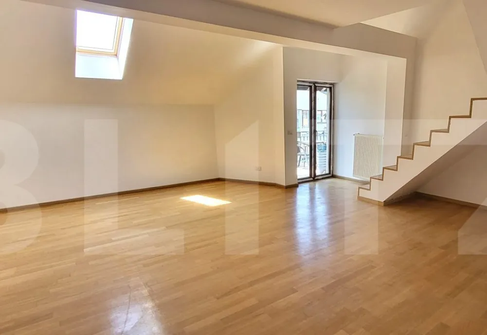 De vanzare apartament cu 3 camere foarte spatios