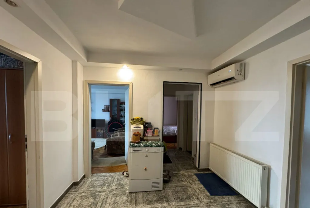 Apartament de vanzare cu 3 camere decomandat 61 mp zona P