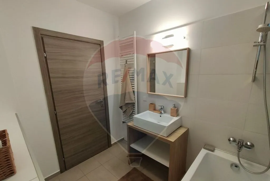 Inchiriere 2 camere 66 mp Soho Unirii cu loc parcare