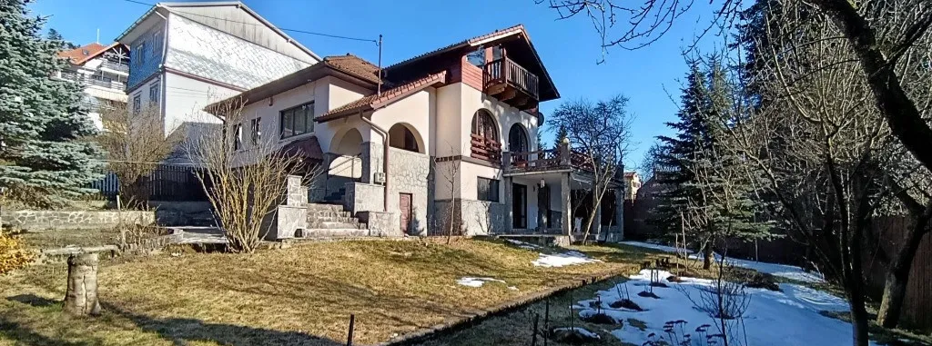 Casa cocheta cu panorama de vis catre muntii Bucegi Coltii morarului