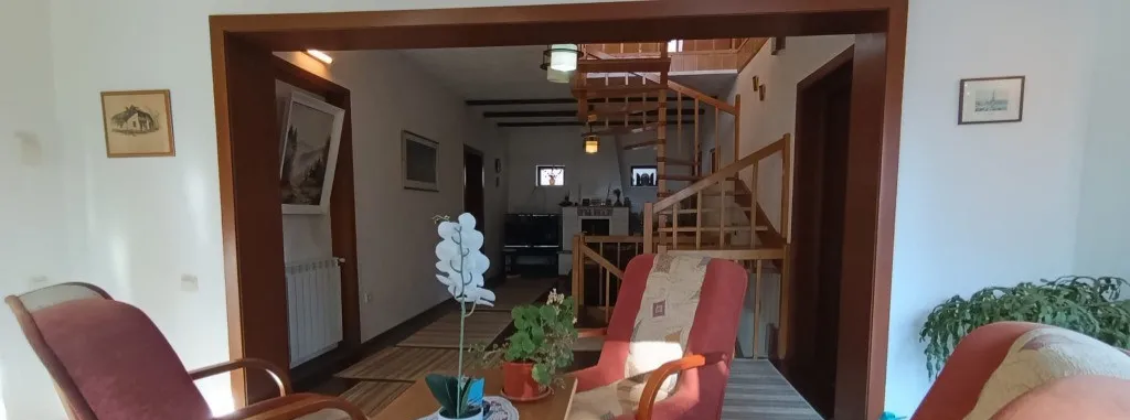 Casa cocheta cu panorama de vis catre muntii Bucegi Coltii morarului