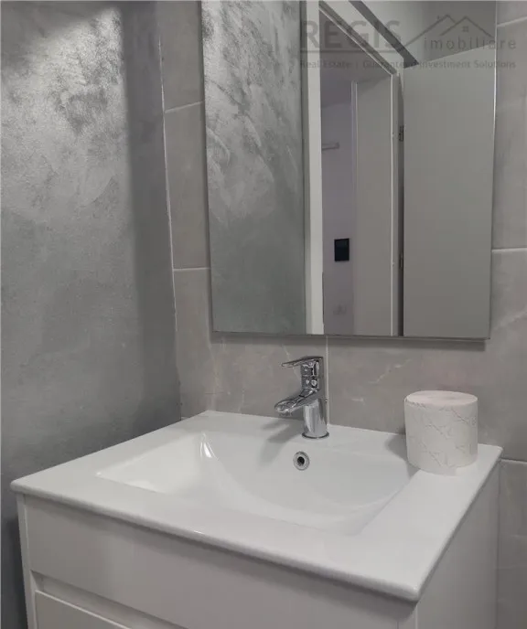 Garsoniera Zona Coresi Parcare Subterana