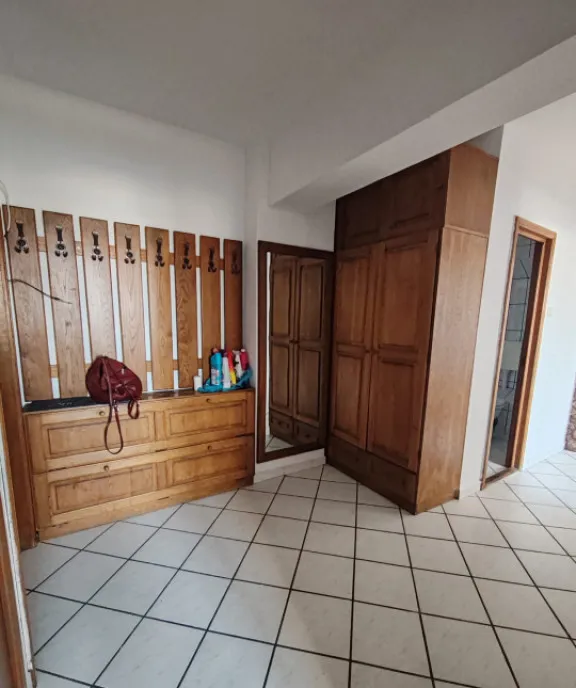 Casa 2 camere de renovat/reconstruit zona Centrala