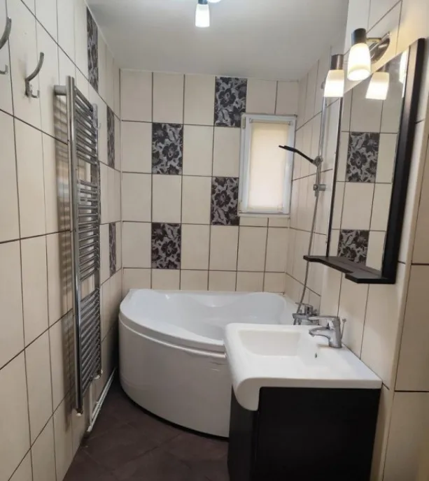 Apartament de 3 camere E S V Astra