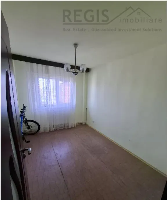 Apartament 3 camere cu parcare si boxa zona Spitalul Judetea