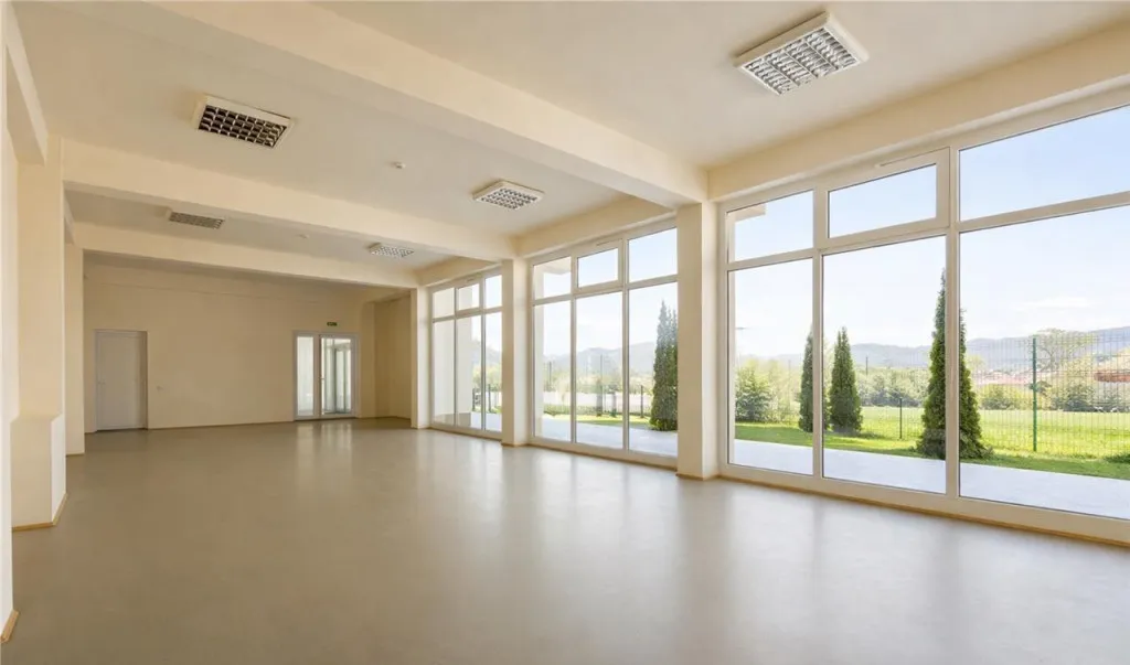 Spatiu comercial nou acces facil componenta si dotari apre