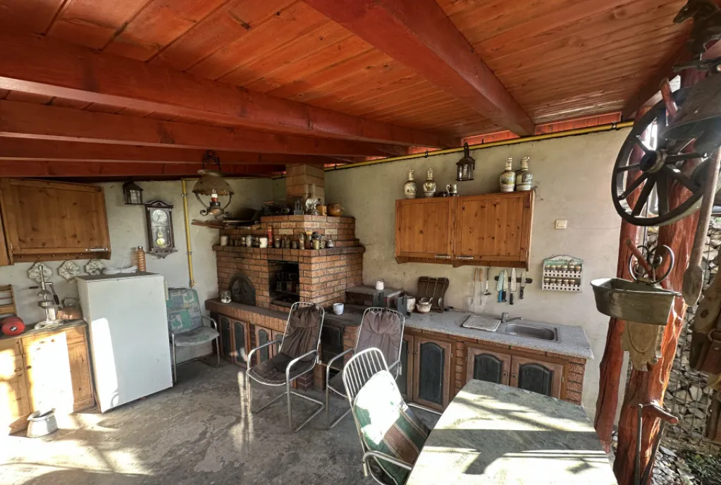 Vila 330 mp utili 970 mp teren zona Independentei