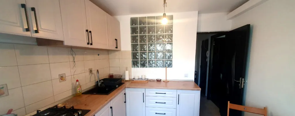 Apartament de vanzare 3 camere decomandat zona Nicolina 2