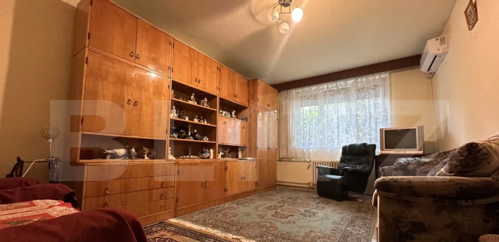 Apartament de vanzare decomandat cu 3 camere zona Dacia