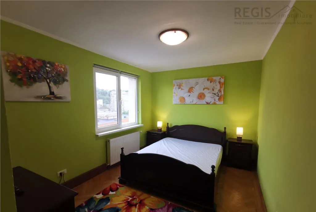 Apartament spatios 3 camere cu loc de parcare inclus Centrul