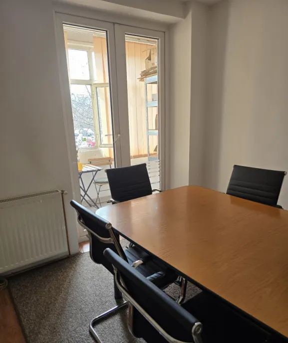 Apartament 4 camere pozitie excelenta