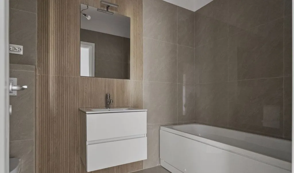 Apartament 2 Camere 57 2 mp Bloc Nou Metrou Pacii /