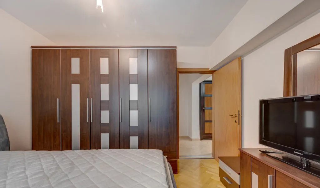 Apartament spatios decomandat bloc 1996 Calea Calaras