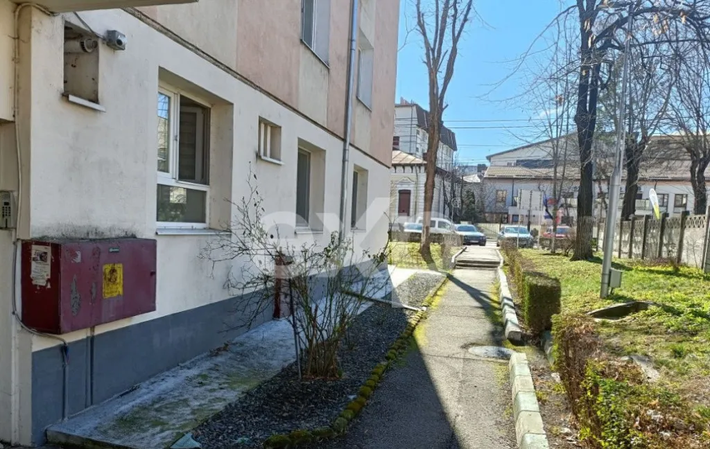 Ultracentral parter apartament de vanzare str Victoriei