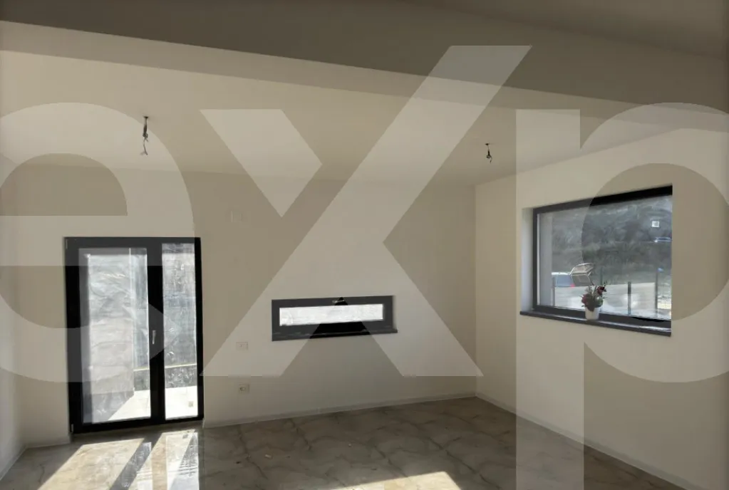Casa parter cu 3 camere curte generoasa si liniste depl