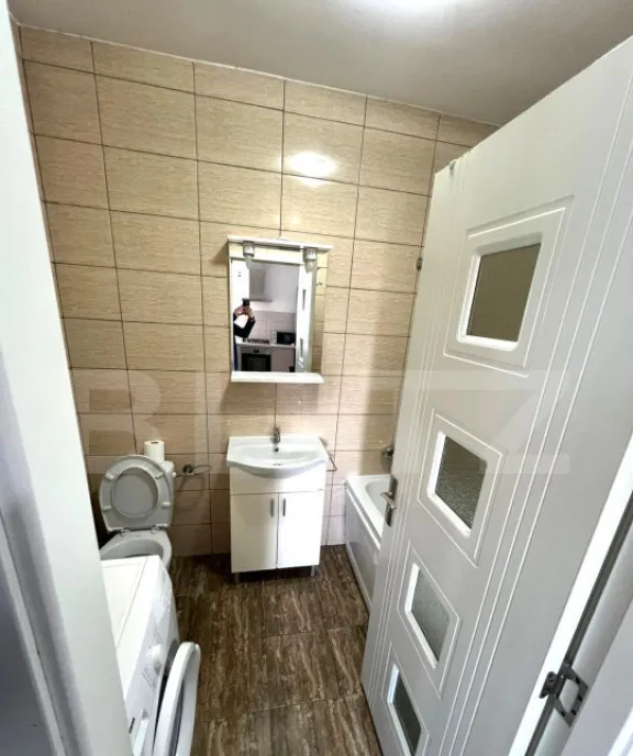 Apartament 3 camere decomandat 62 mp 2 bai parcare strad