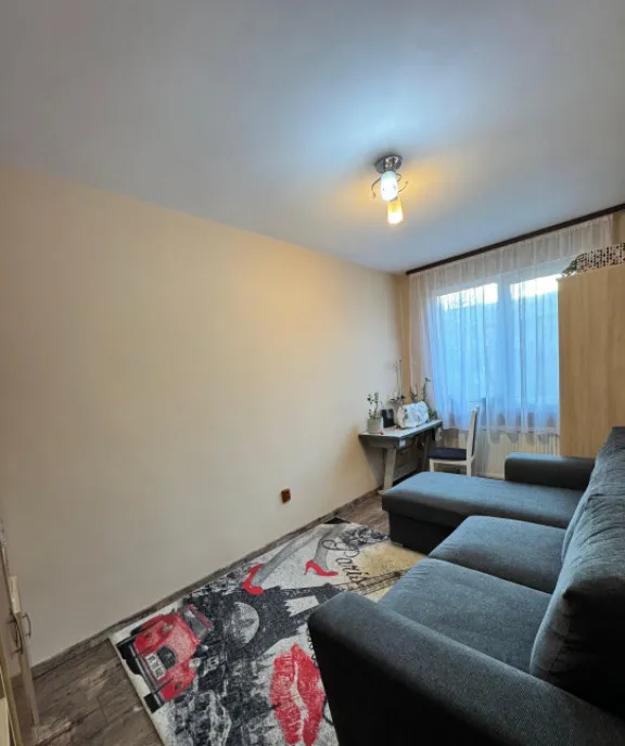 Apartament 3 camere 54 mp utili balcon 6 mp - zona Sasa