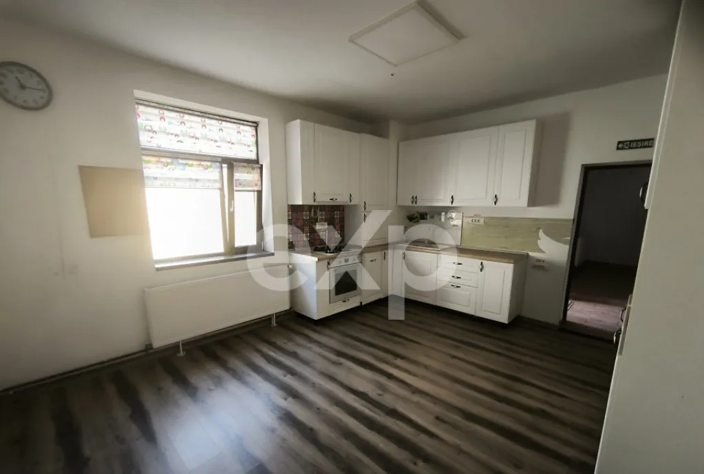 Ultracentral Casa 6 camere 500 mp teren