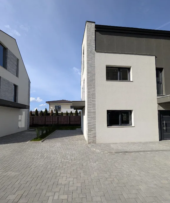 Duplex semifinisat zona Terra