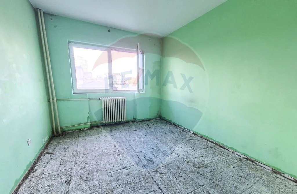 Apartament 4 camere de vanzare Zona P ta Unirii Consti