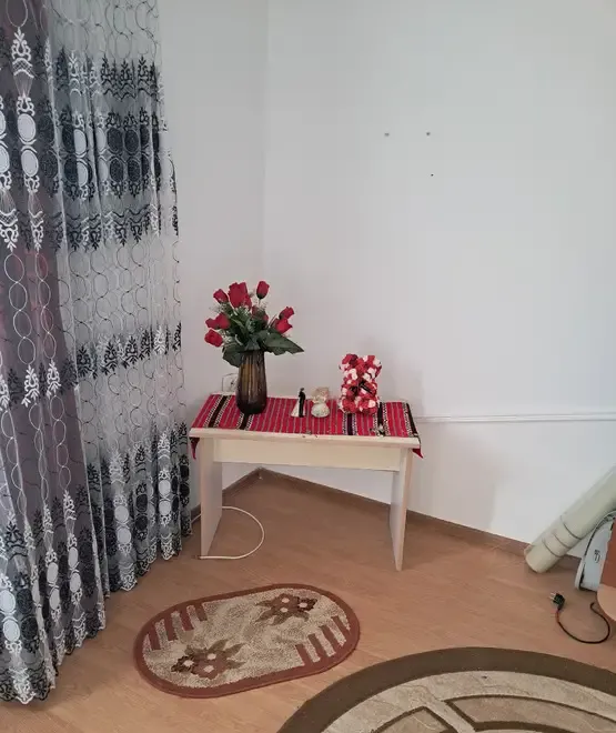 Inchiriez casa