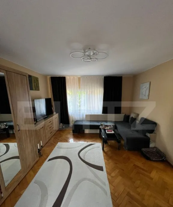 Imobil cu spatiu comercial si 4 apartamente pe 417 mp teren