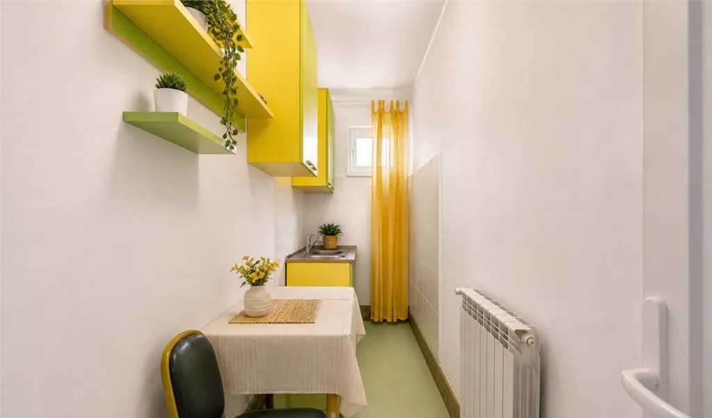 Doua case un singur camin spatiu generos si liniste la marg