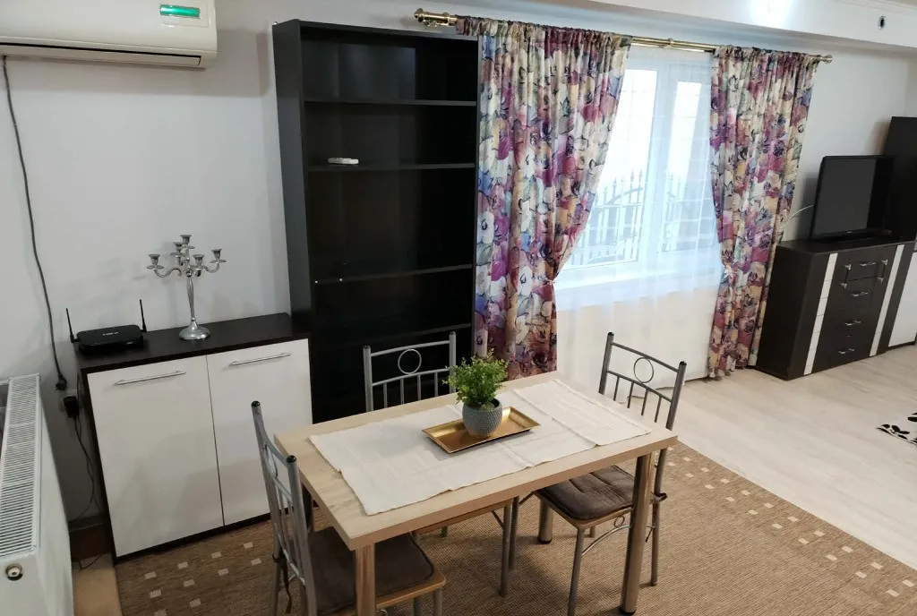 Inchiriez apartament 2 camere in vila Aparatorii Patriei