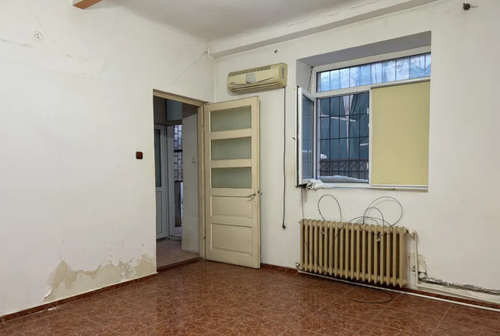 Apartament 4 camere Piata Ovidiu 120 mp Necesita renov