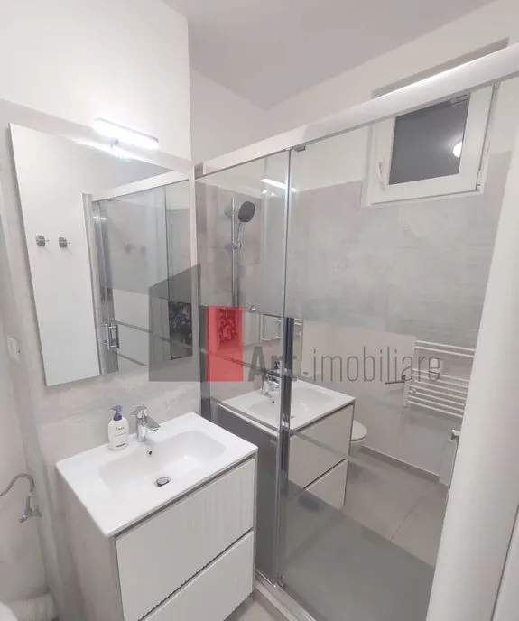 Vanzare apartament 3 camere Bd Obregia Pta Straduin