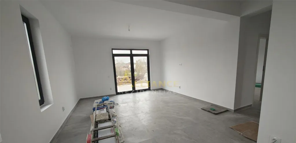 Casa 3 camere 2 bai 378 mp teren