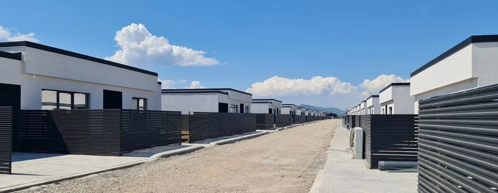 Casa 4 camere un nivel finalizata intabulata cartier Izvo