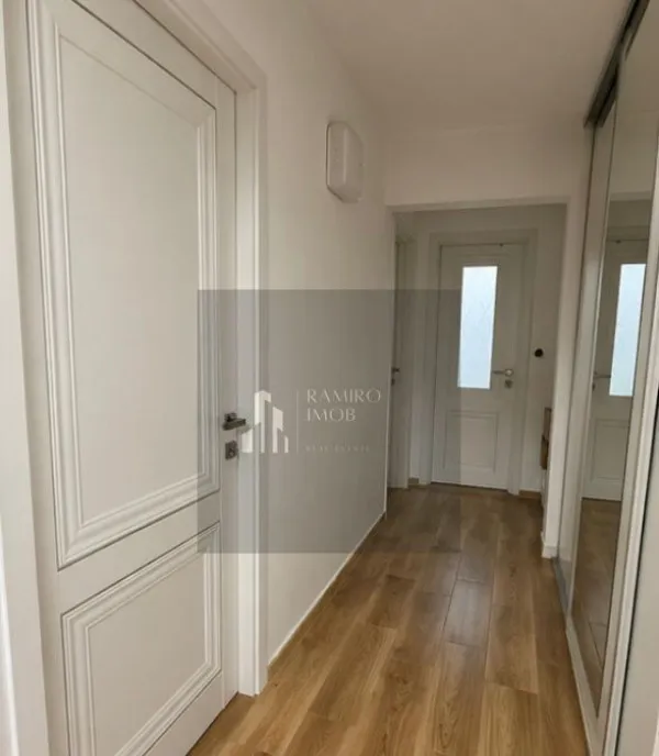 3 Camere 15 minute metrou pe jos Titan Loc de parcare