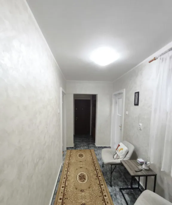 Apartament 3 camere boxa etaj intermediar zona Hurmuzachi