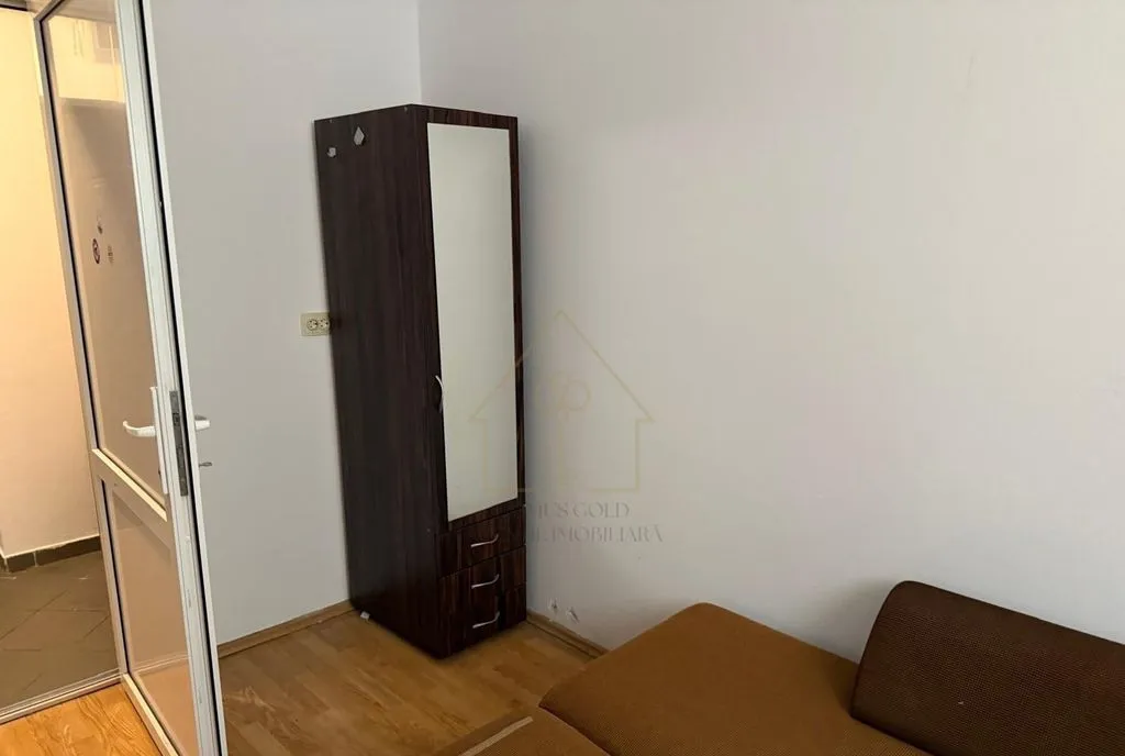 Vind apartament pe str Maramuresumui