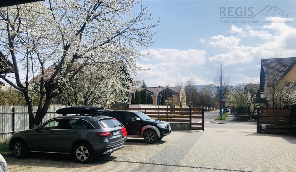 Apartament 3 camere cu doua parcari strada de vile langa