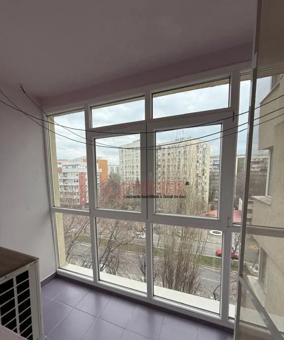 3 camere-Bd Alexandru Obregia Centrala proprie Parcare
